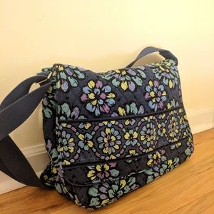 Vera Bradley large messenger crossbody